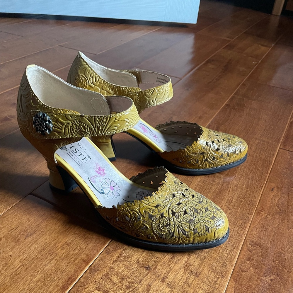 Spring Step Yellow Floral Mary Jane Heels with Embossed Detail - Picture 4 of 5